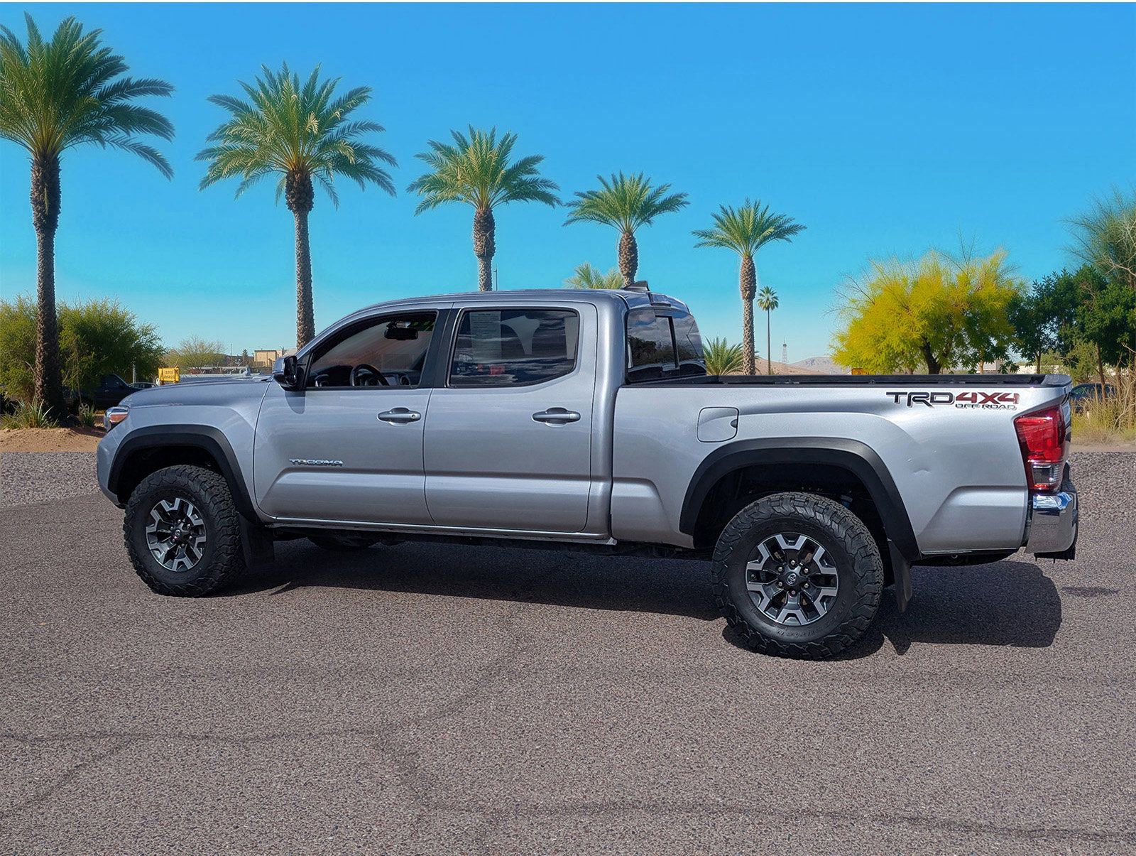 Used 2017 Toyota Tacoma TRD Off-Road w/ Tow Package image 3