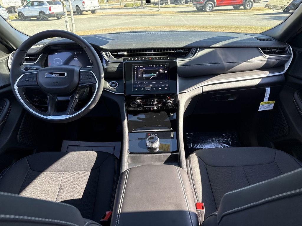 New 2025 Jeep Grand Cherokee L Laredo w/ Luxury Tech Group I image 25