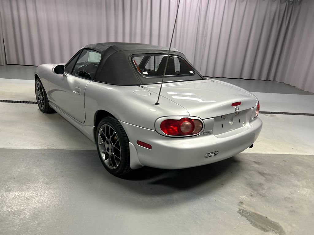 Used 2004 MAZDA MX-5 Miata w/ Cloth Azure Blue Pkg image 5