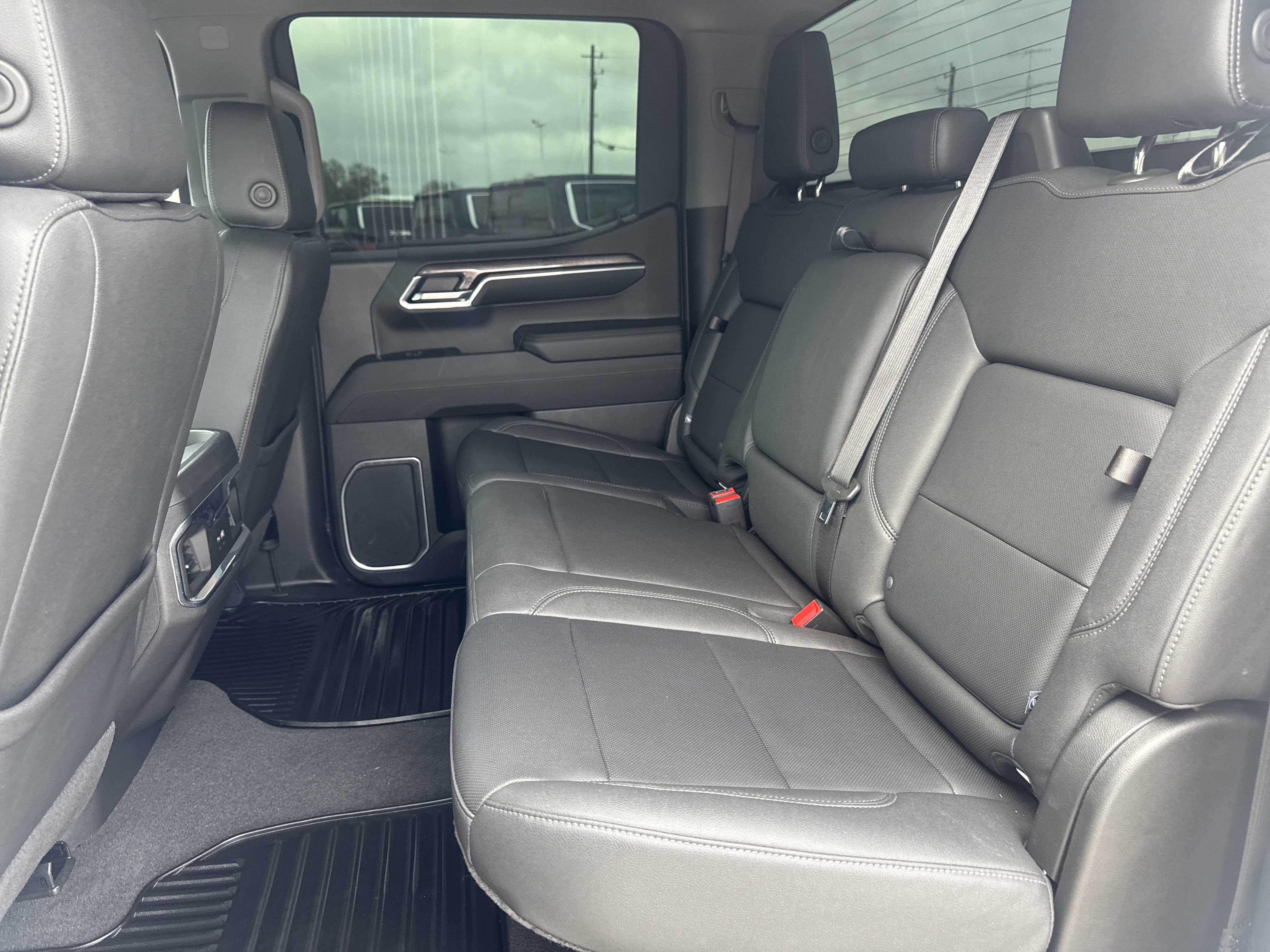 Used 2024 Chevrolet Silverado 1500 LTZ image 8