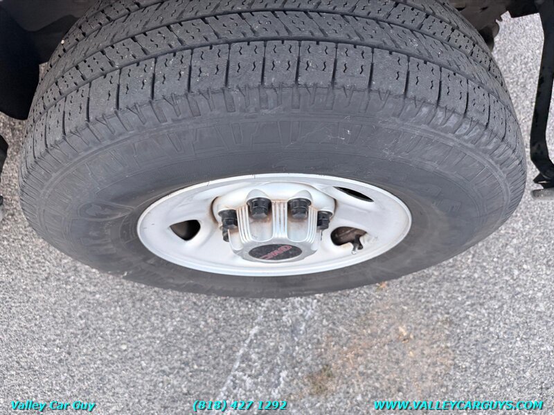 Used 2016 GMC Savana 3500 w/ Chrome Appearance Package RWD image 18
