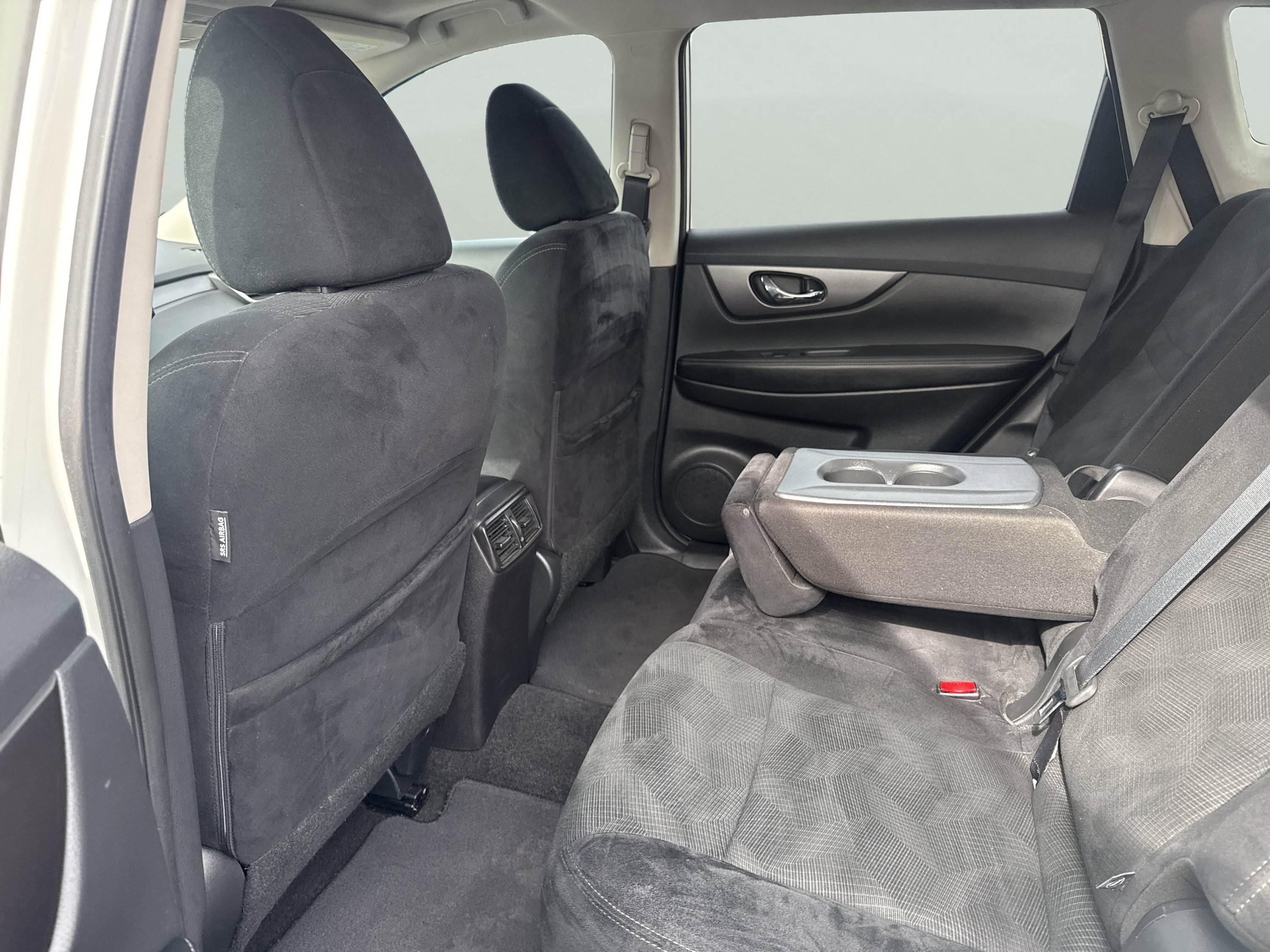 Used 2016 Nissan Rogue SV w/ SV Premium Package image 12