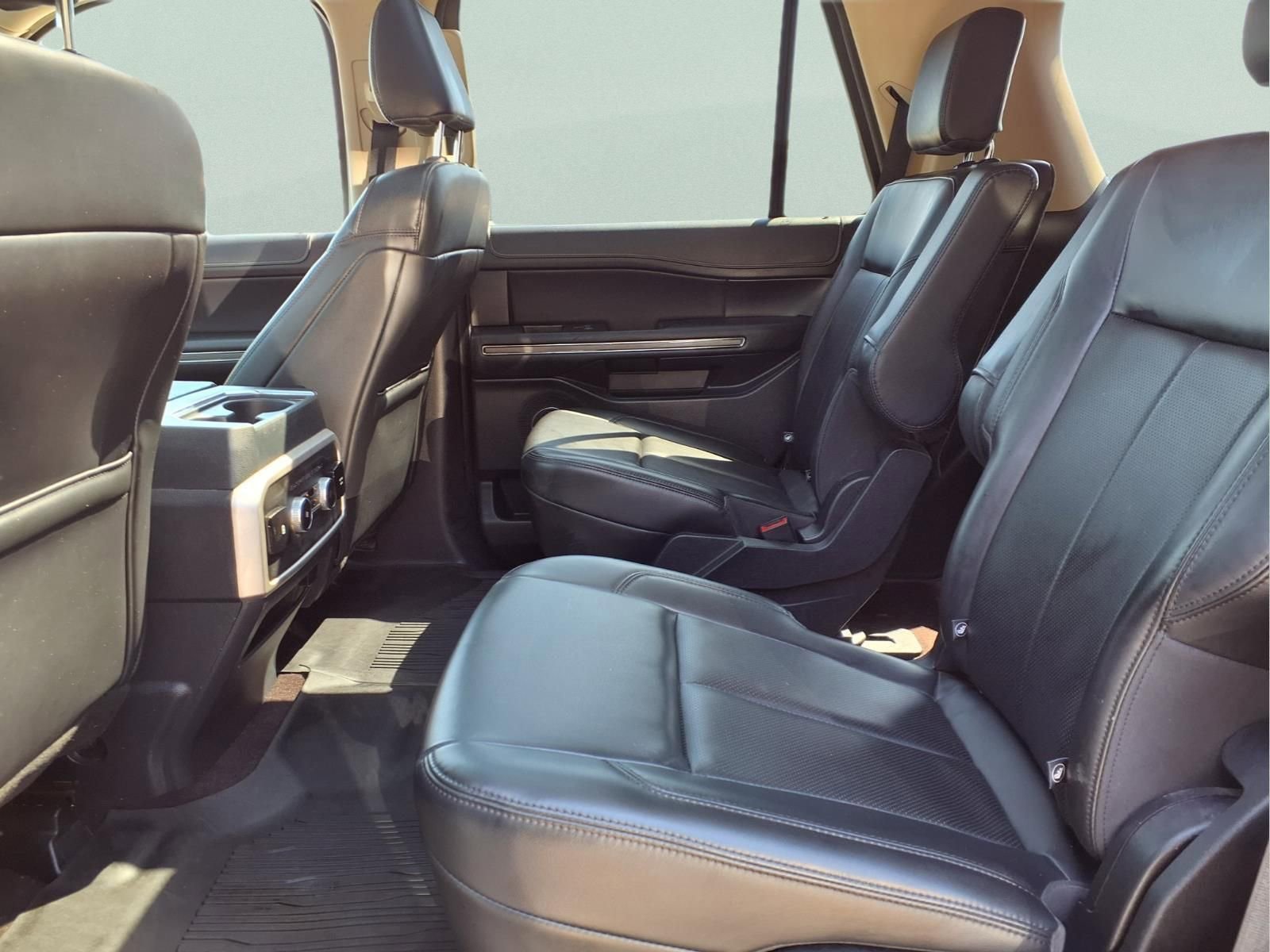 Used 2022 Ford Expedition XLT image 11