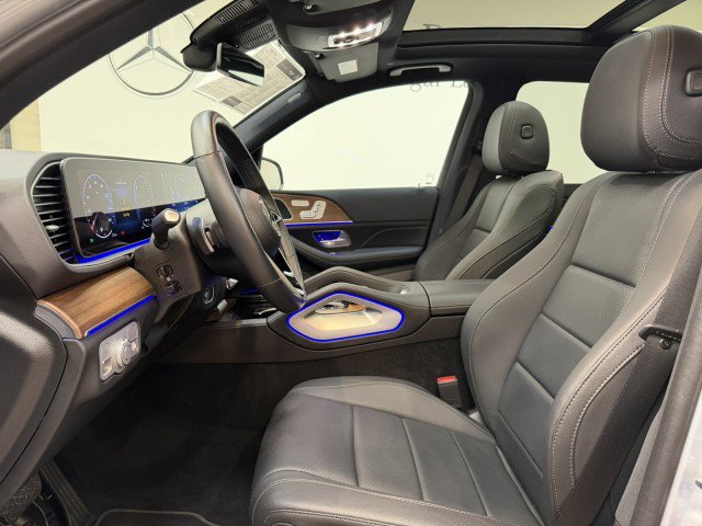 Used 2025 Mercedes-Benz GLE 450e 4MATIC w/ Driver Assistance Package image 9