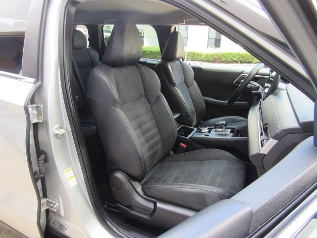 Used 2023 Mitsubishi Outlander SE image 22