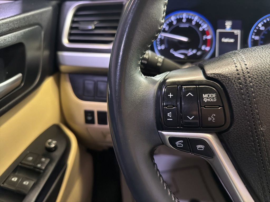Used 2016 Toyota Highlander XLE AWD/4WD image 29