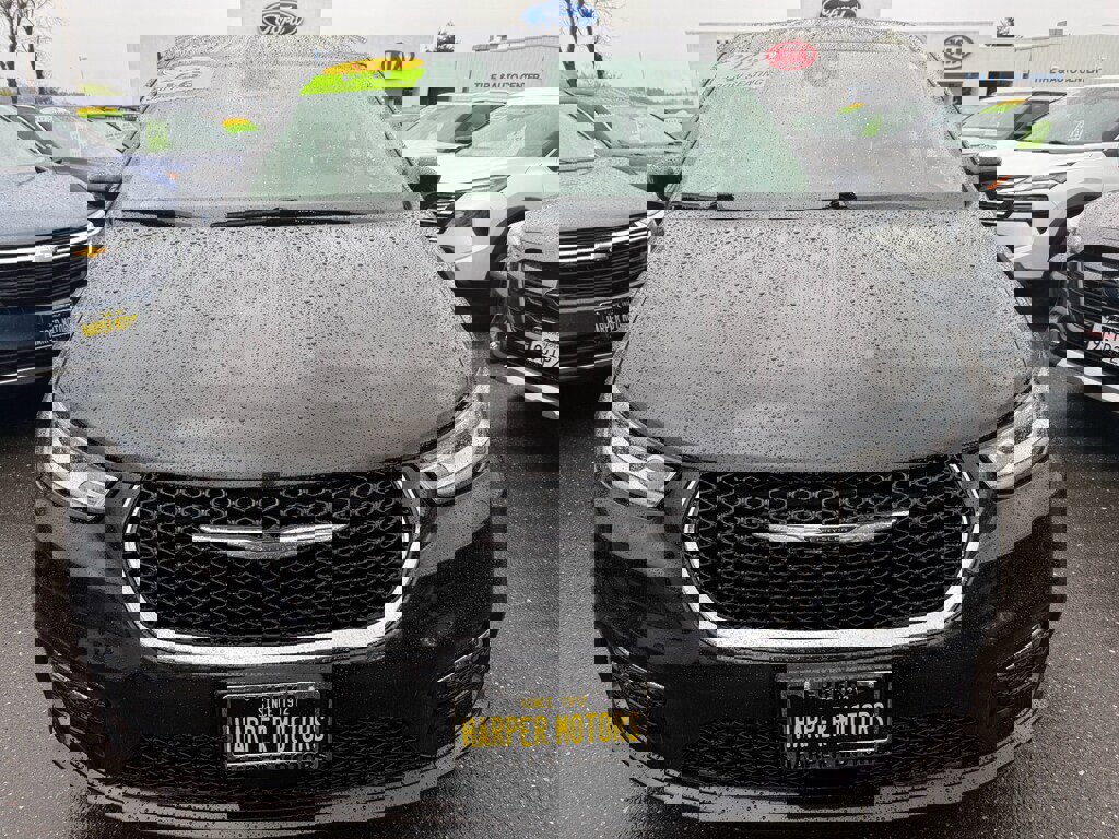 Used 2023 Chrysler Pacifica Touring-L image 2