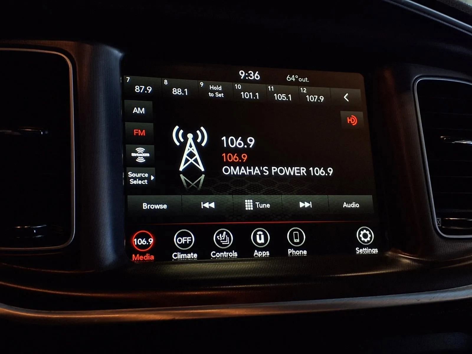Used 2019 Dodge Charger SXT w/ Cold Weather Package AWD/4WD image 18