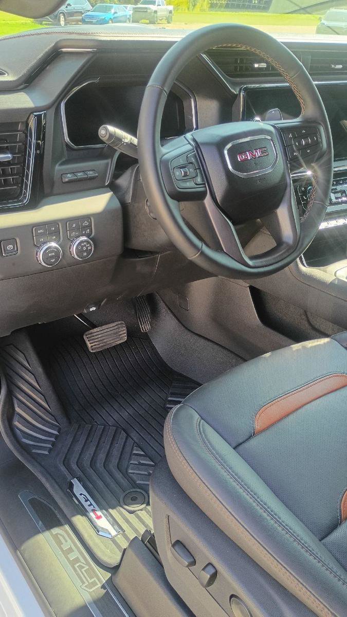 Used 2026 GMC Sierra 1500 AT4 w/ Technology Package AWD/4WD image 11