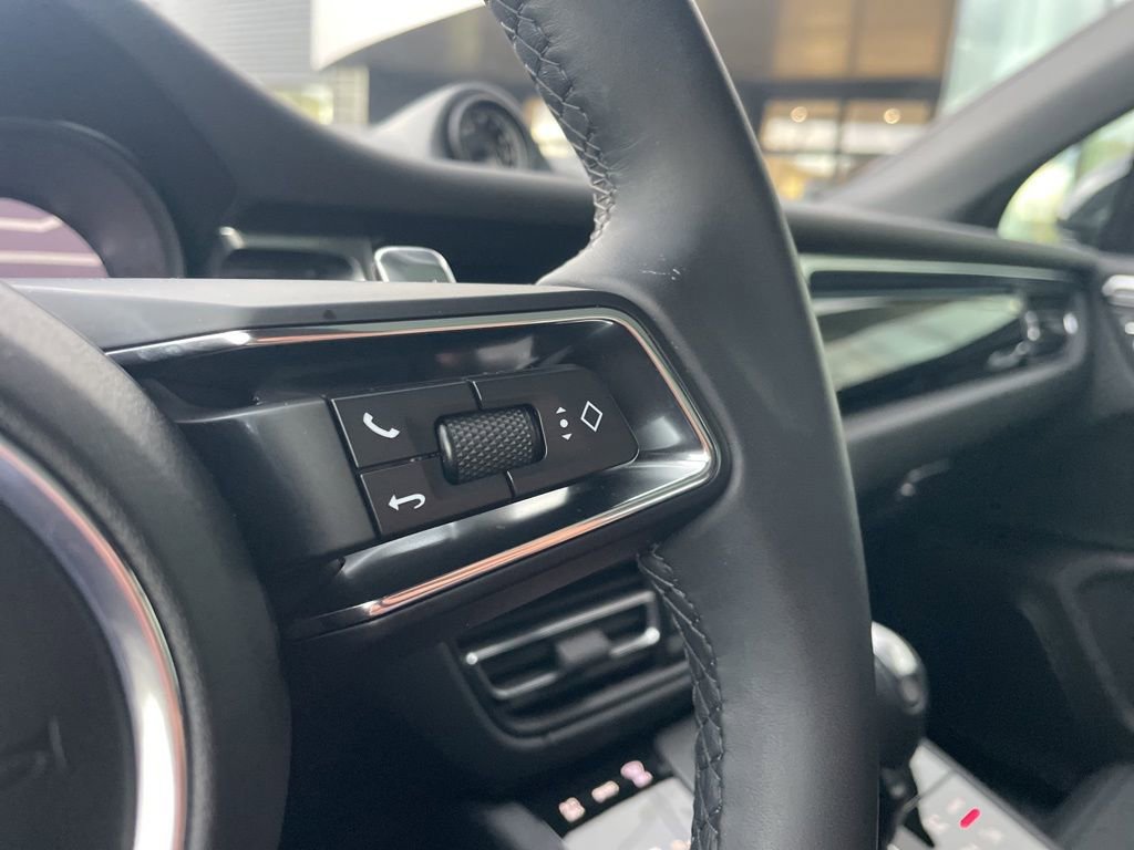 Certified 2025 Porsche Macan image 41