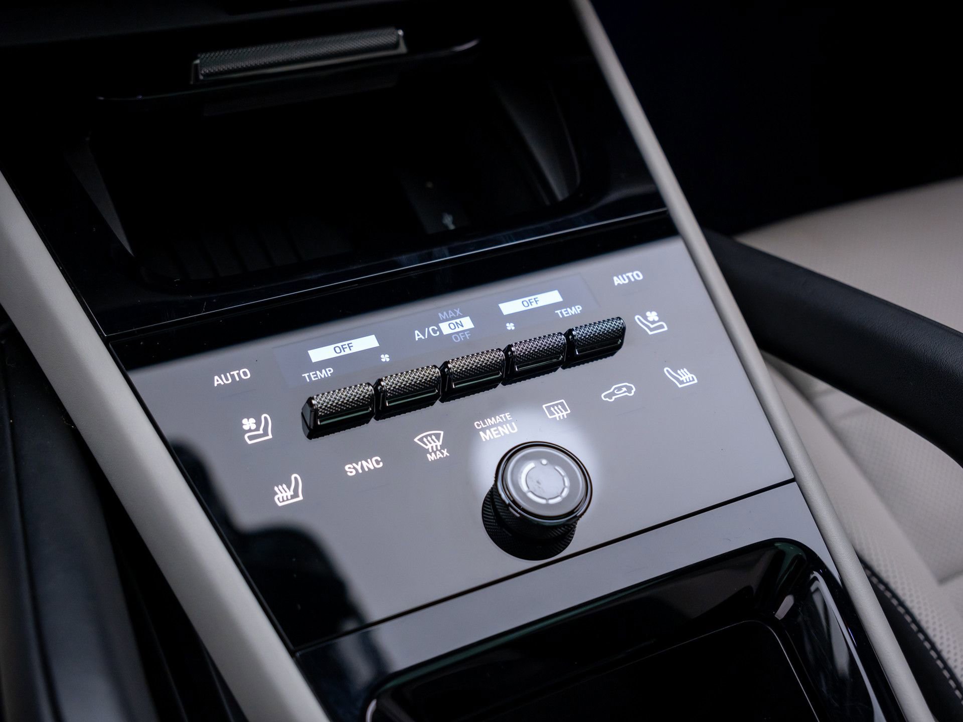 Certified 2025 Porsche Cayenne Coupe AWD/4WD image 28