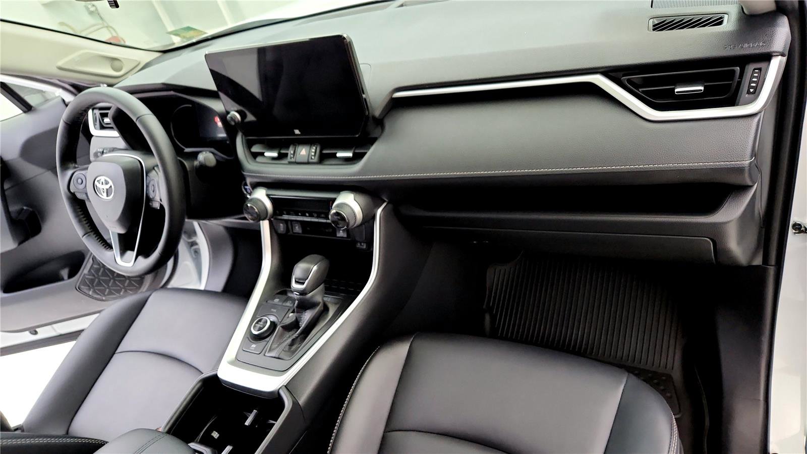 Used 2025 Toyota RAV4 XLE Premium w/ Weather Package image 16