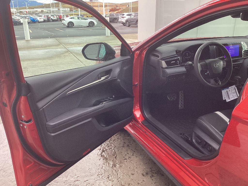 New 2026 Toyota Camry Hybrid image 11