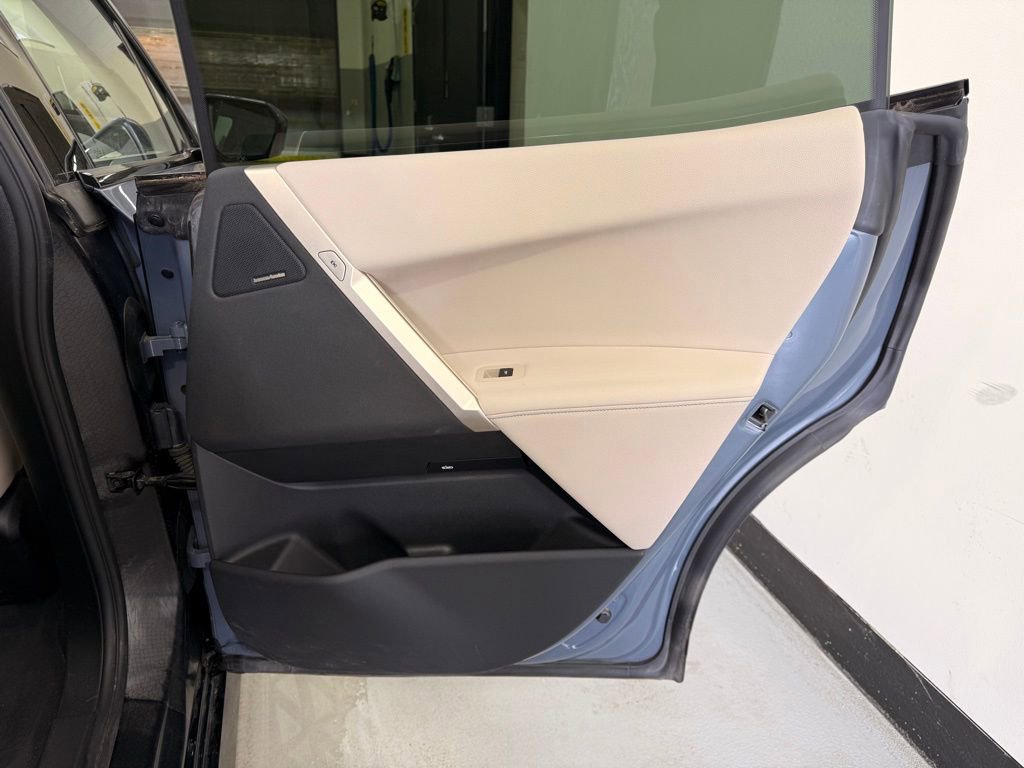 Used 2023 BMW iX xDrive50 w/ Premium Package image 24