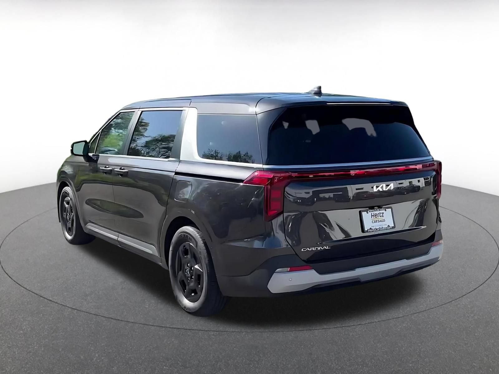 Used 2026 Kia Carnival FWD image 10