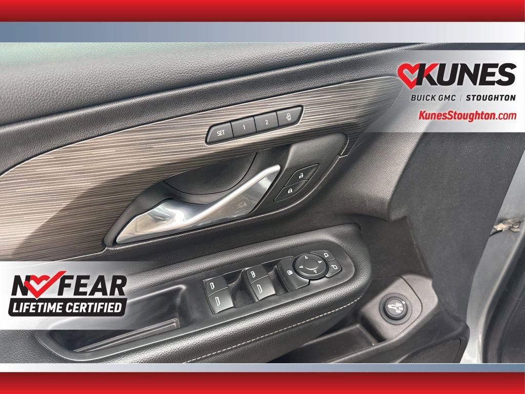 Used 2024 GMC Terrain SLT image 20