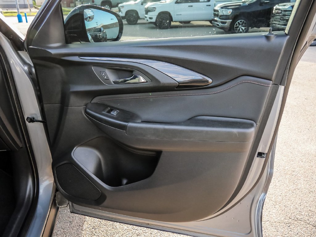 Used 2023 Chevrolet TrailBlazer RS w/ Convenience Package FWD image 17