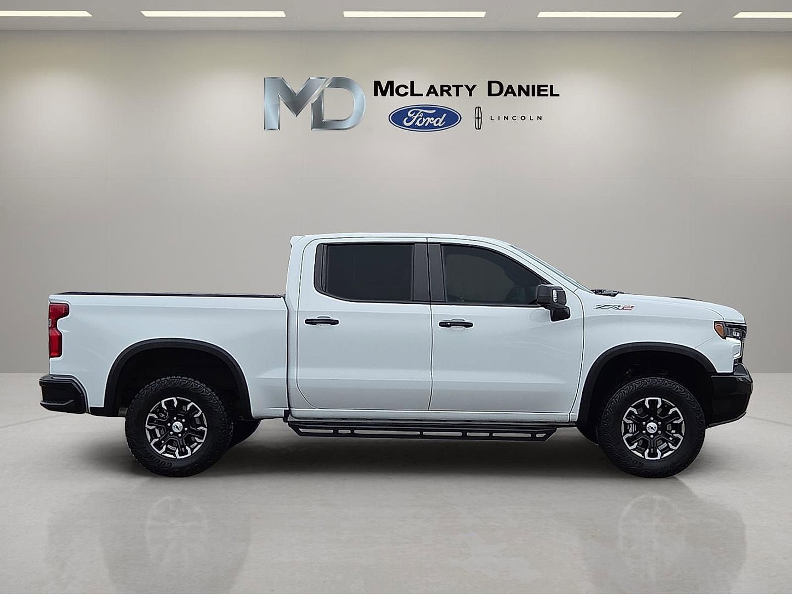 Used 2023 Chevrolet Silverado 1500 ZR2 image 6