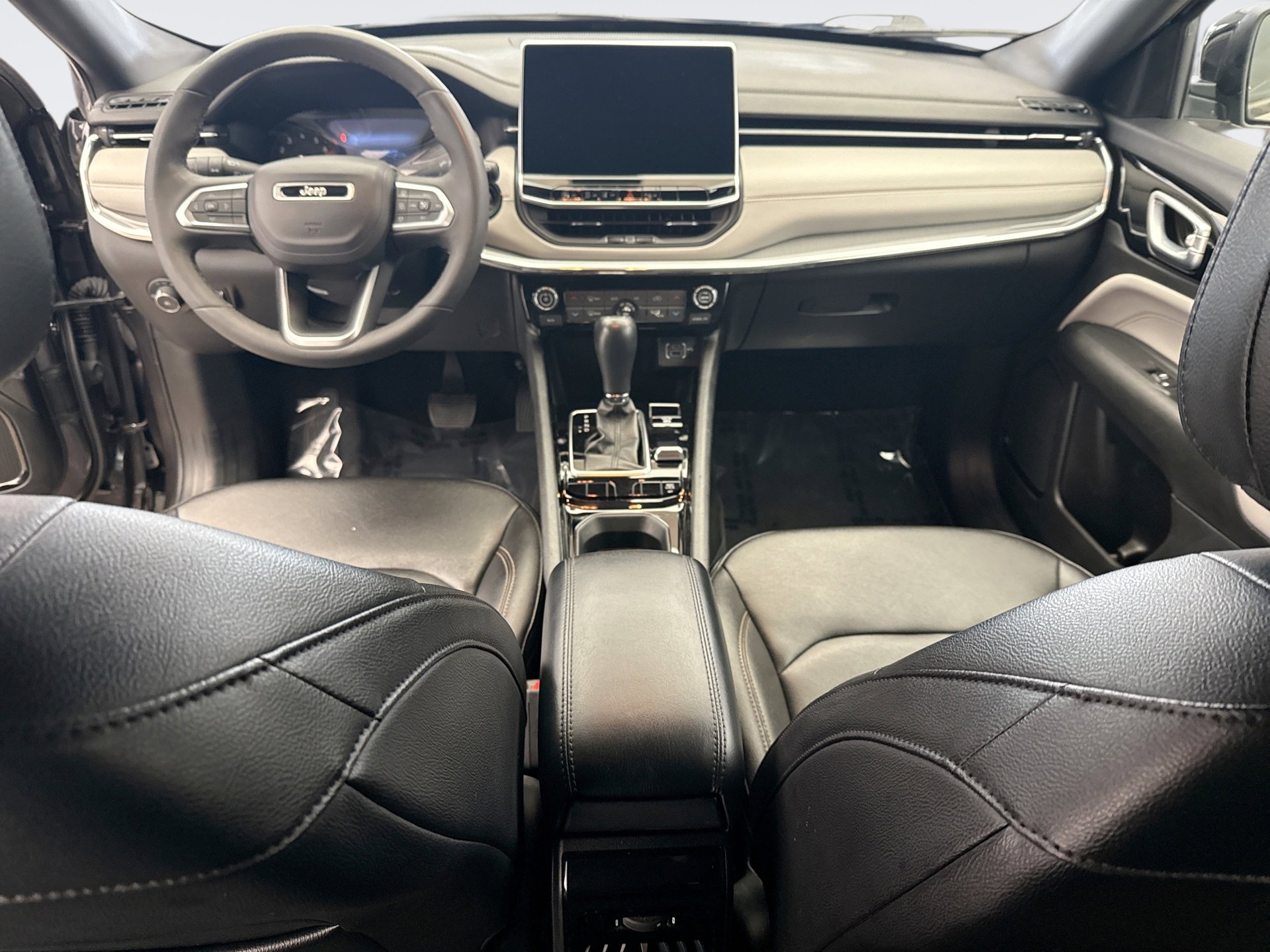 Used 2024 Jeep Compass Limited image 14