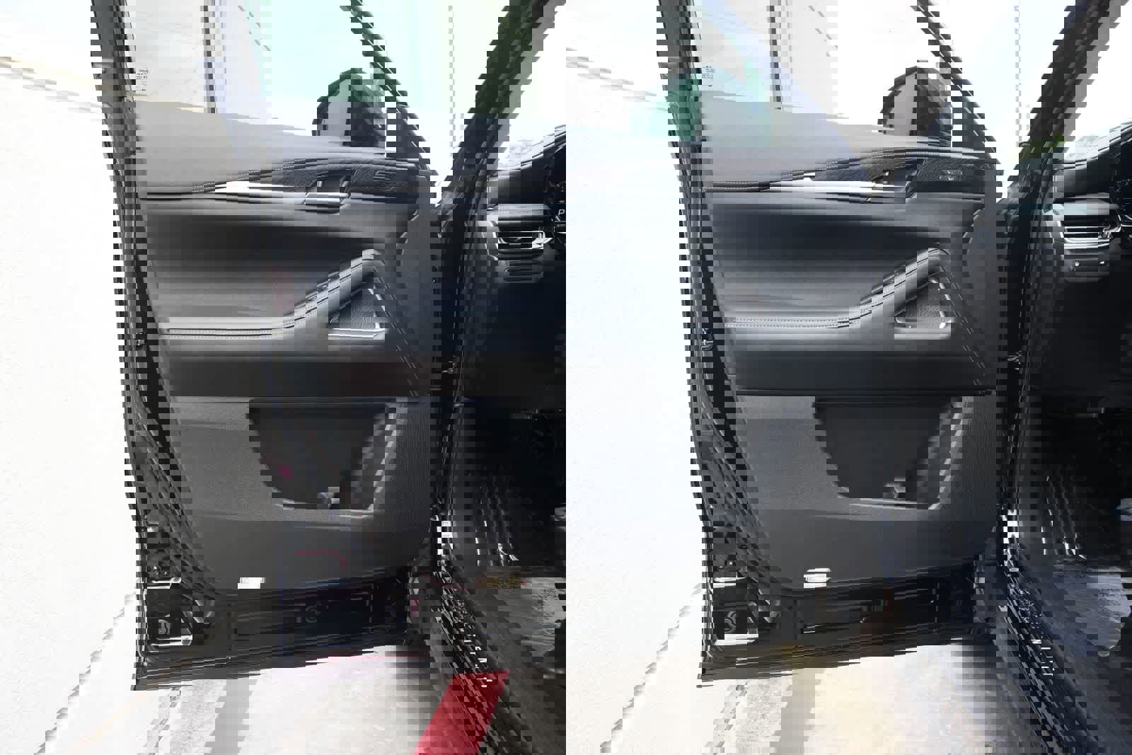 Certified 2025 INFINITI QX60 Sensory image 18