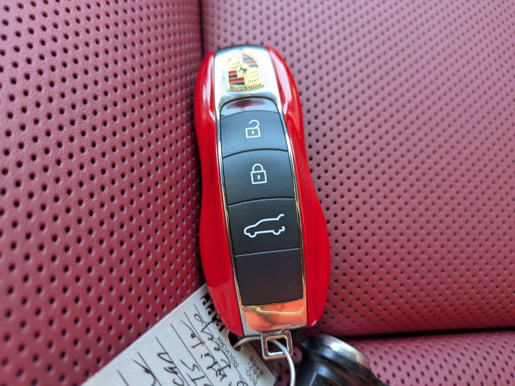 Used 2025 Porsche Macan GTS AWD/4WD image 30