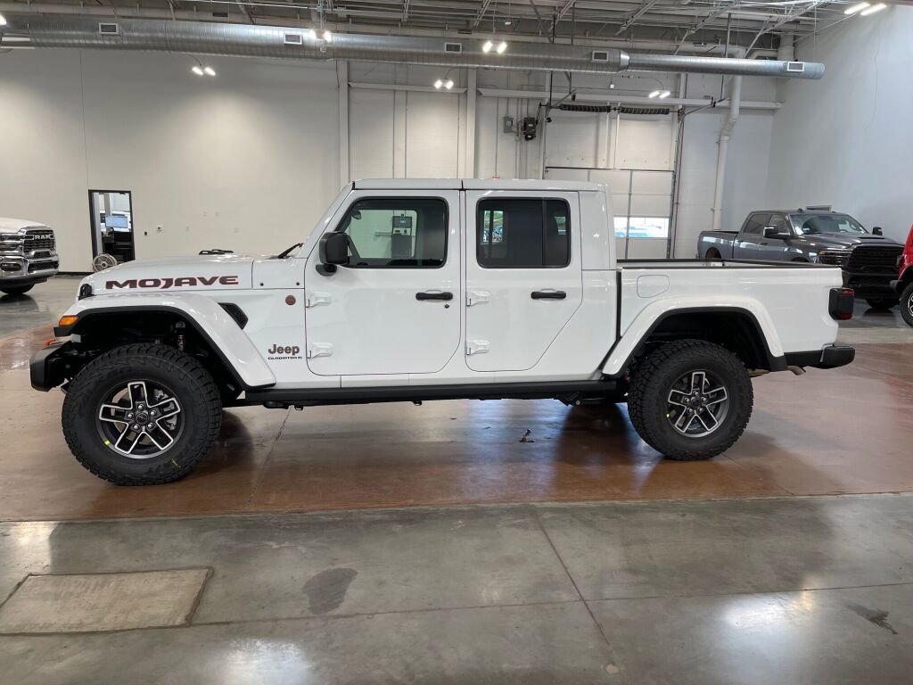 New 2025 Jeep Gladiator Mojave image 3