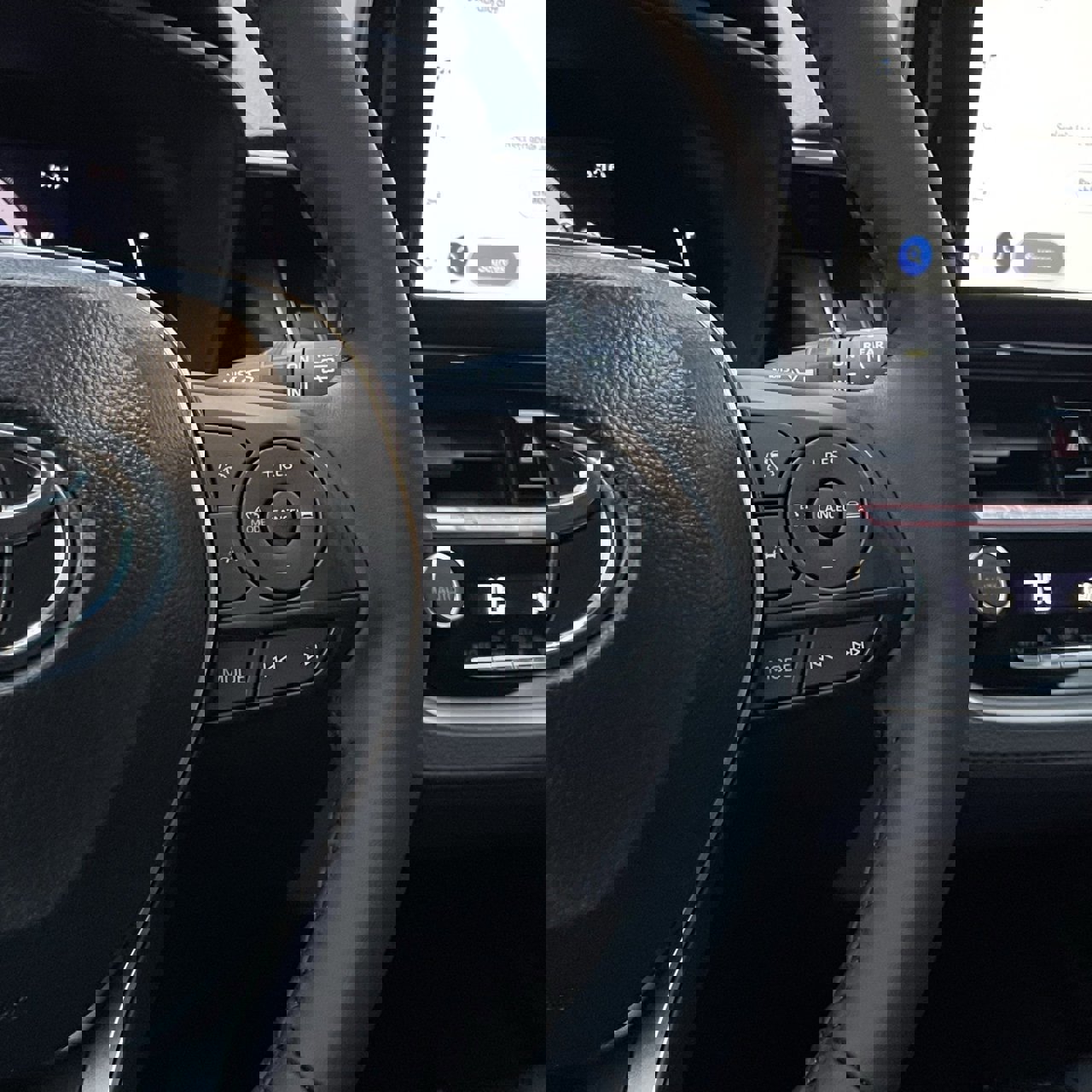 Used 2026 Toyota Corolla Cross LE image 14