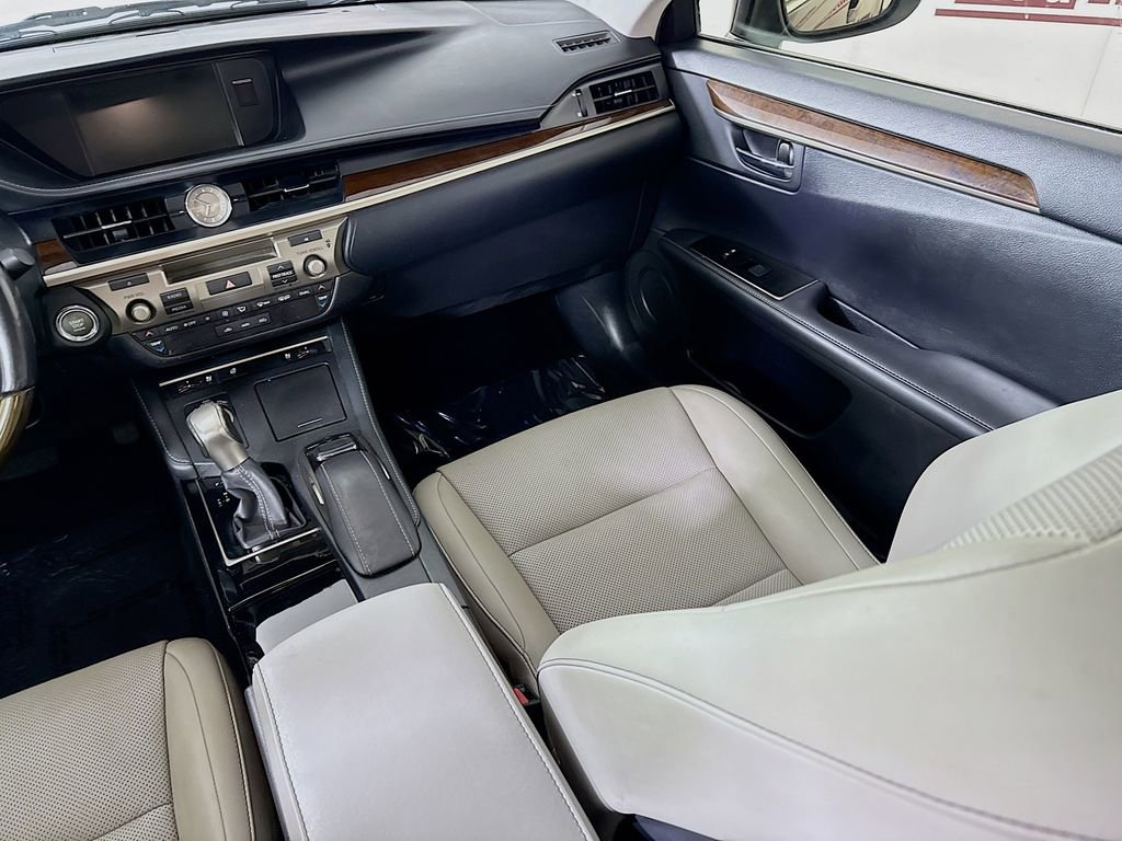 Used 2016 Lexus ES 350 350 w/ Navigation System Package image 27