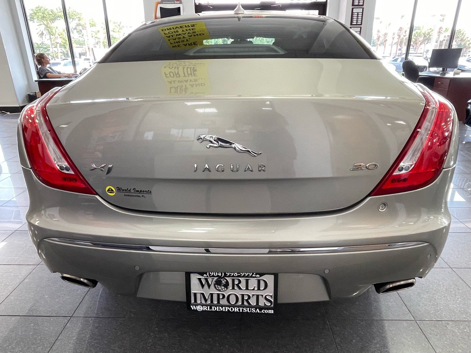 Used 2013 Jaguar XJ RWD image 4