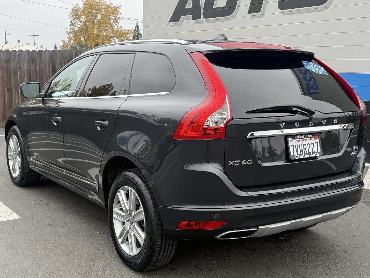 Used 2016 Volvo XC60 T5 Platinum w/ Climate Package image 4