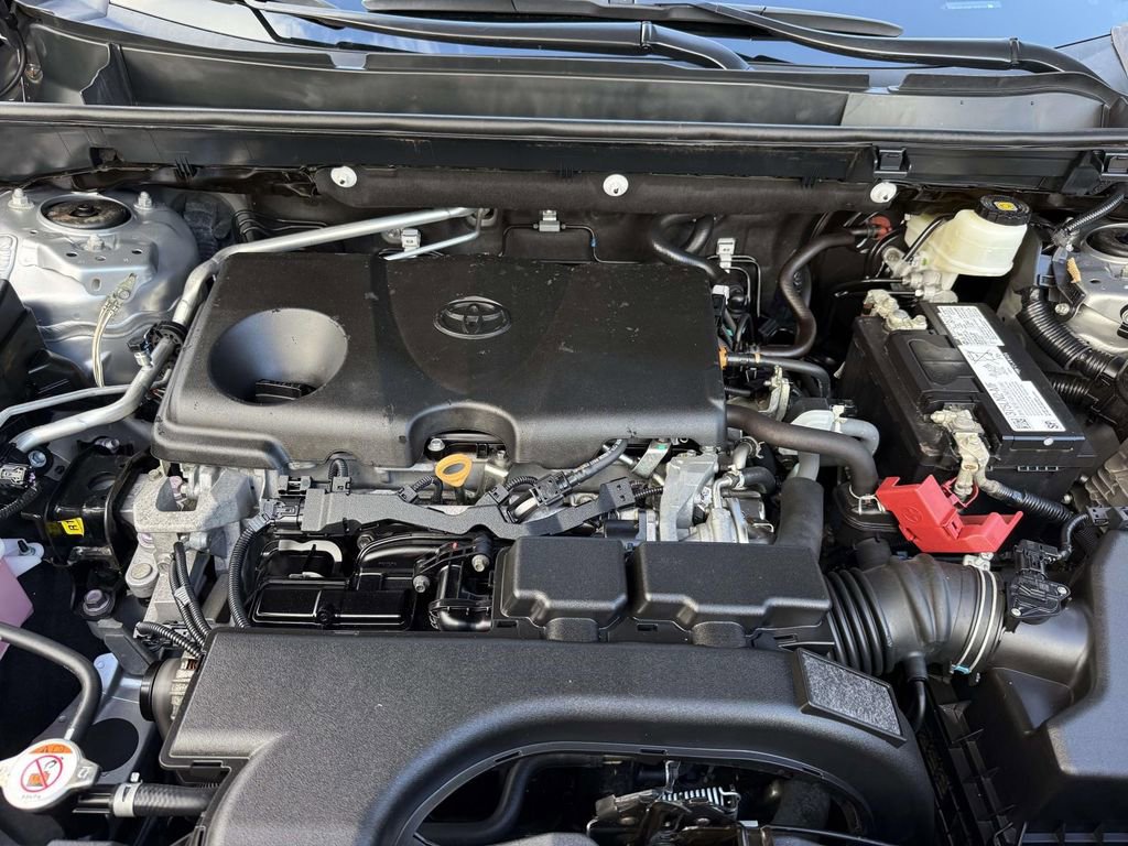 Used 2021 Toyota RAV4 LE image 29