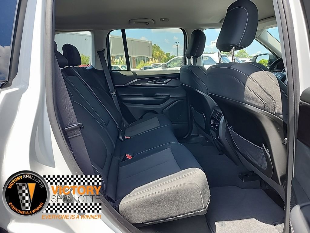 Certified 2023 Jeep Grand Cherokee Laredo image 15