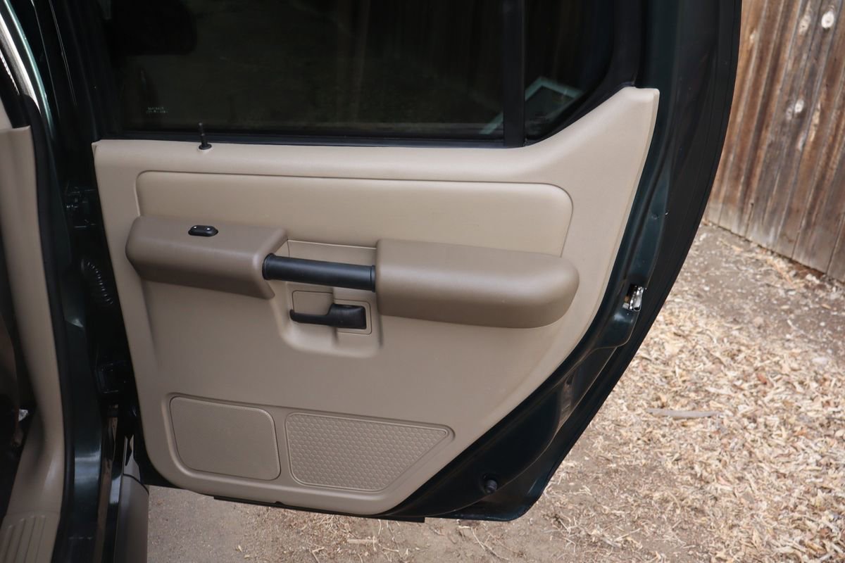 Used 2004 Ford Explorer Sport Trac XLS image 25