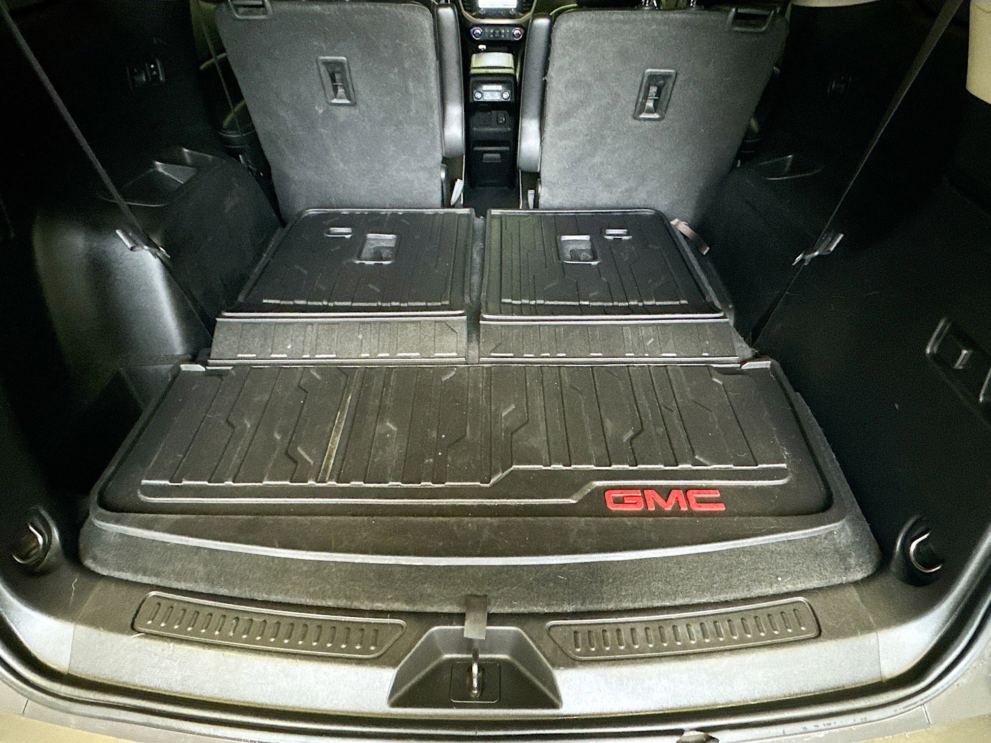 Used 2019 GMC Acadia Denali image 17