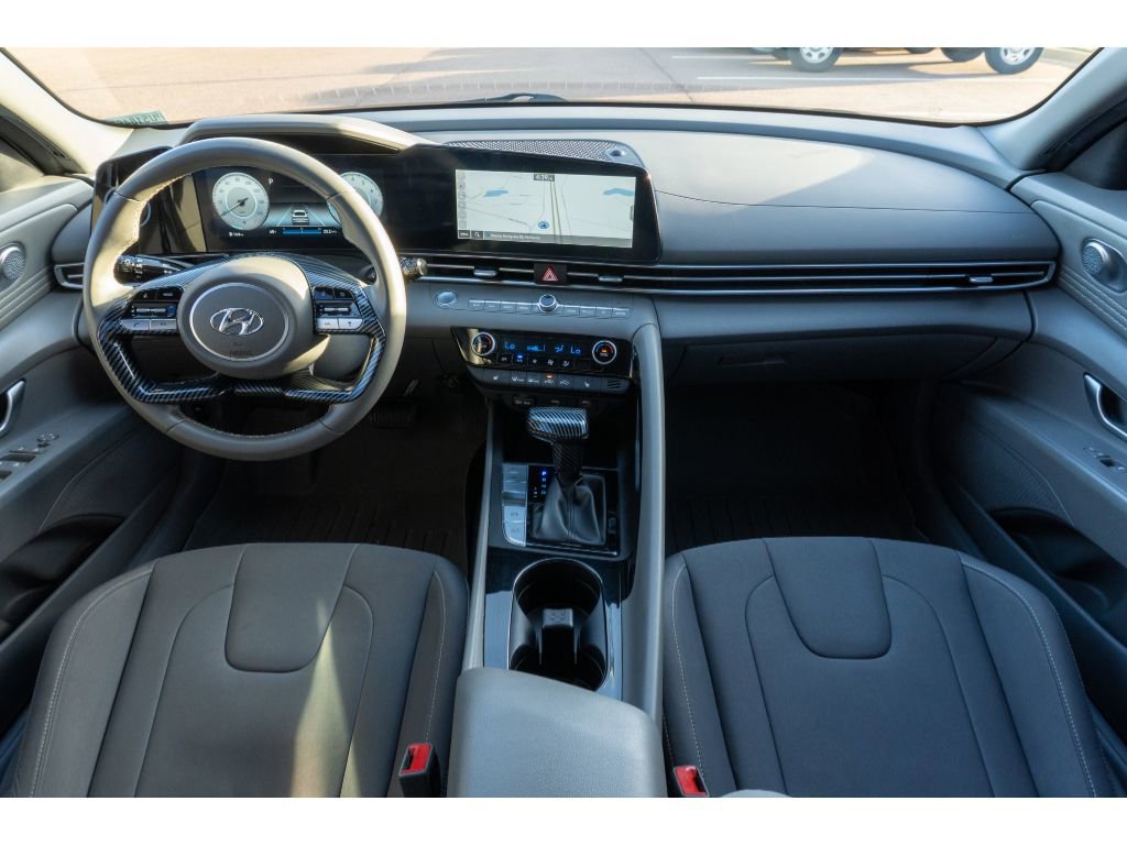 Used 2023 Hyundai Elantra SEL w/ Convenience Package image 17