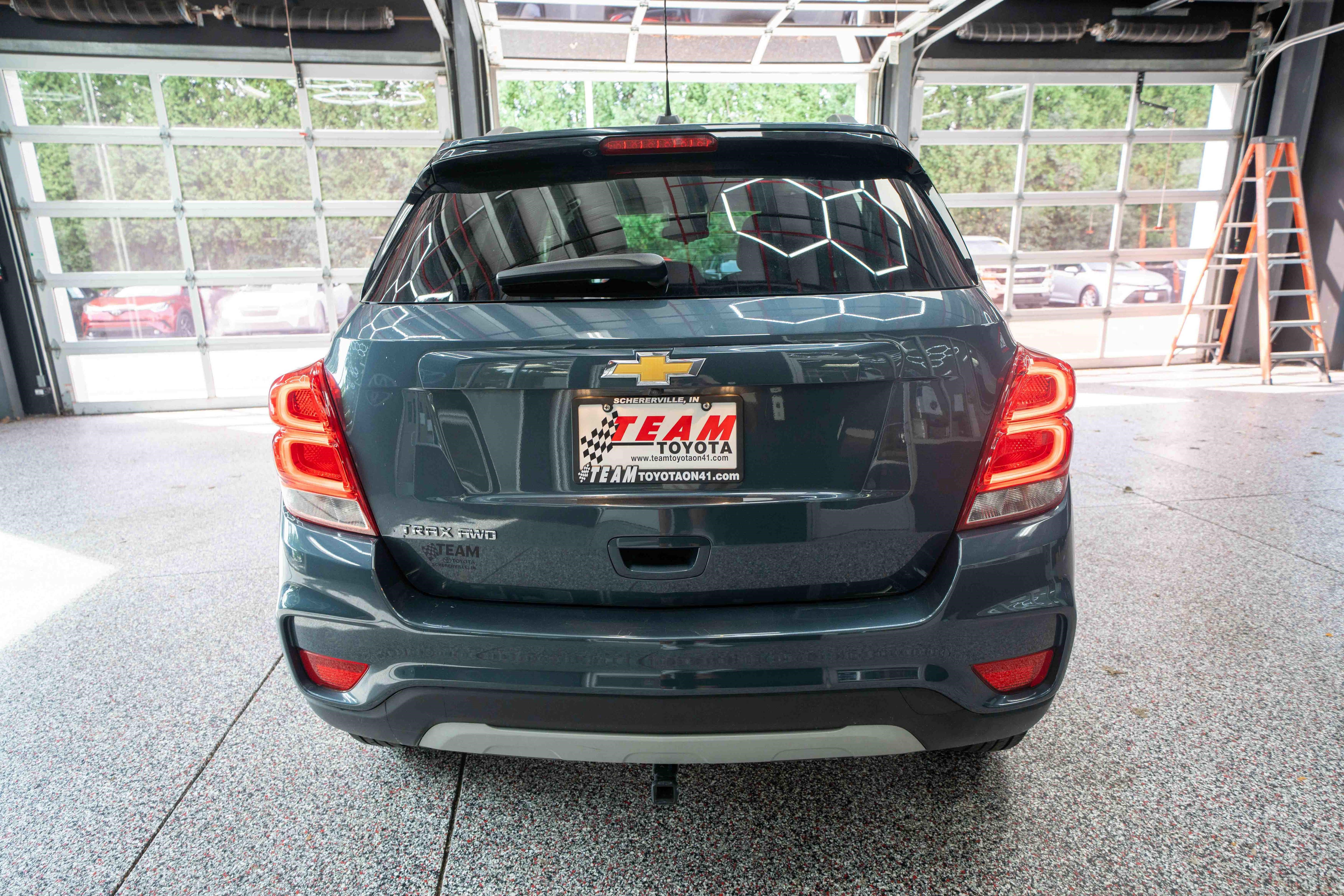 Used 2022 Chevrolet Trax LT w/ LT Convenience Package AWD/4WD image 3