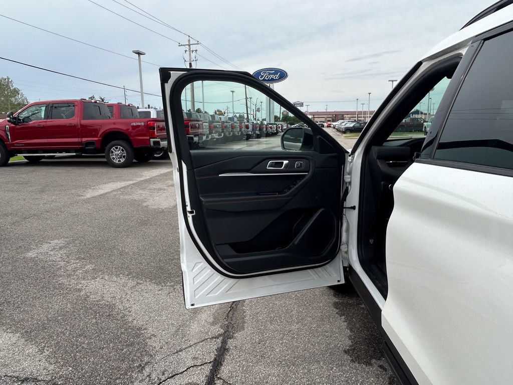 Used 2026 Ford Explorer Tremor w/ Tremor Convenience Package AWD/4WD image 12