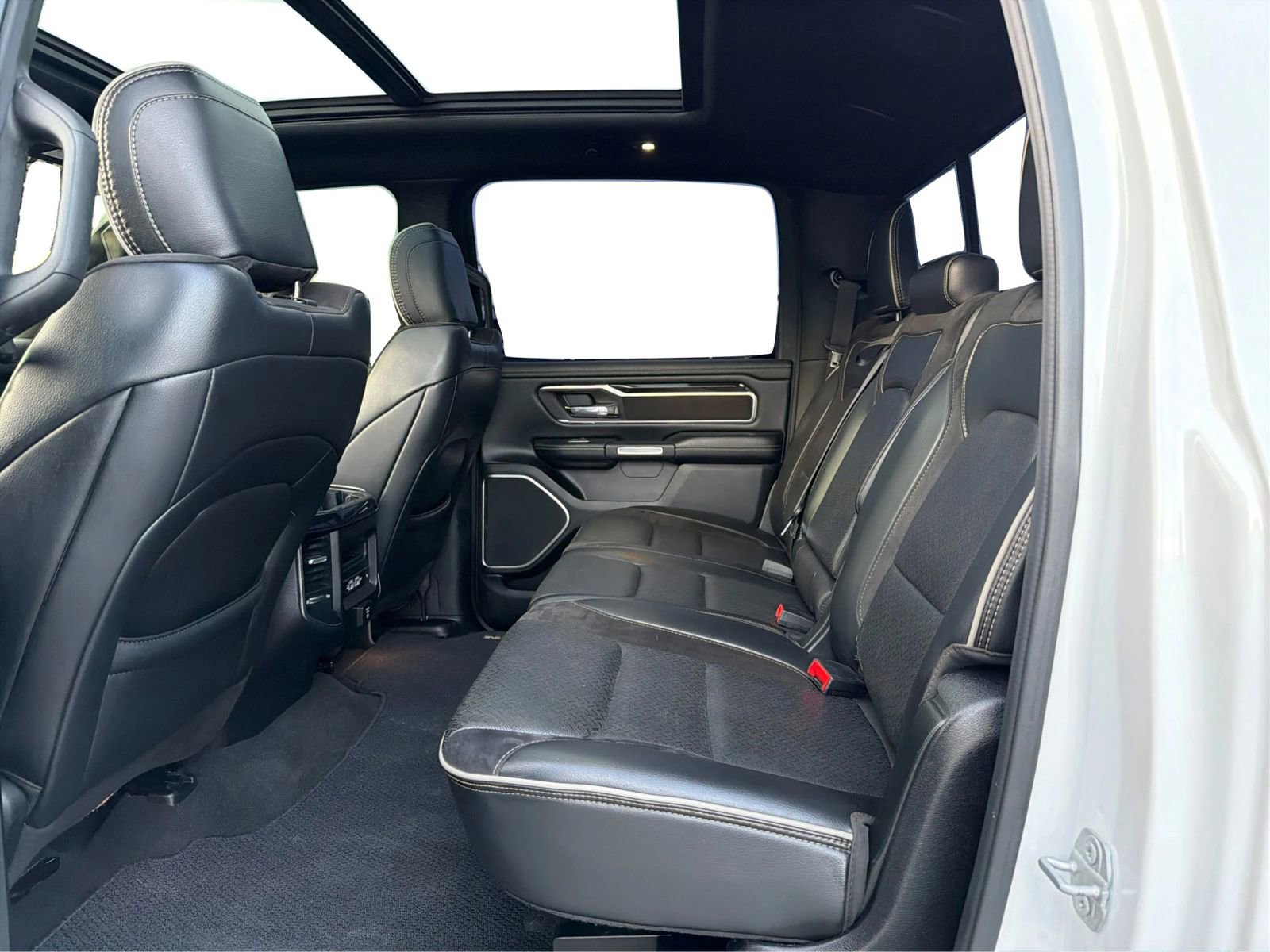 Used 2019 RAM 1500 Laramie image 10