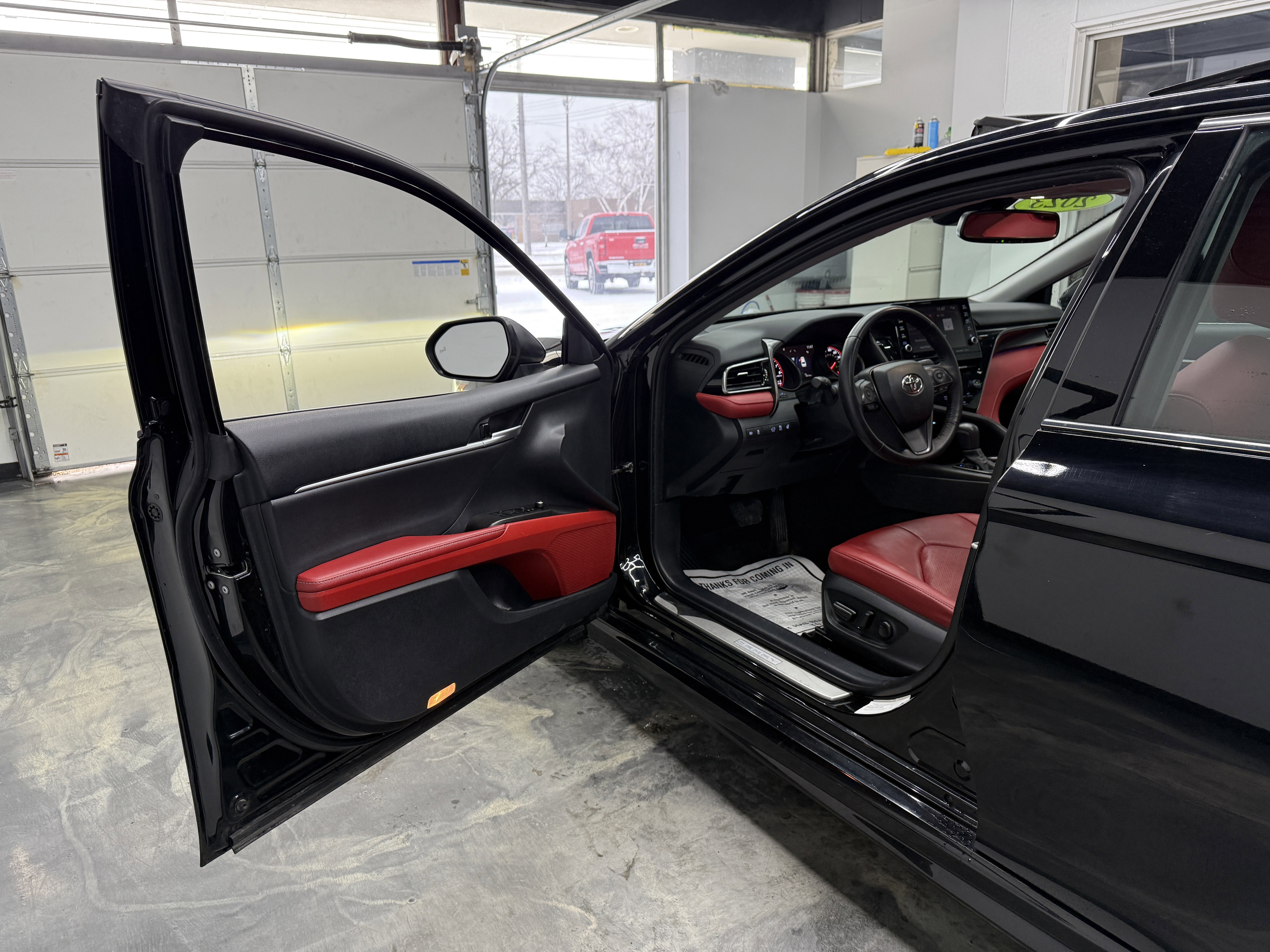 Used 2023 Toyota Camry XSE image 9