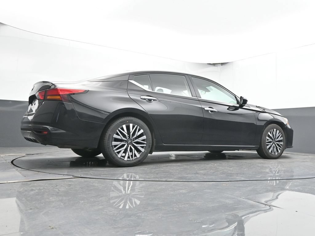Used 2025 Nissan Altima 2.5 SV FWD image 43