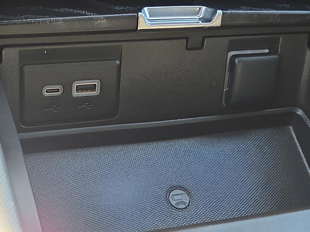 Used 2024 GMC Yukon XL Denali image 16