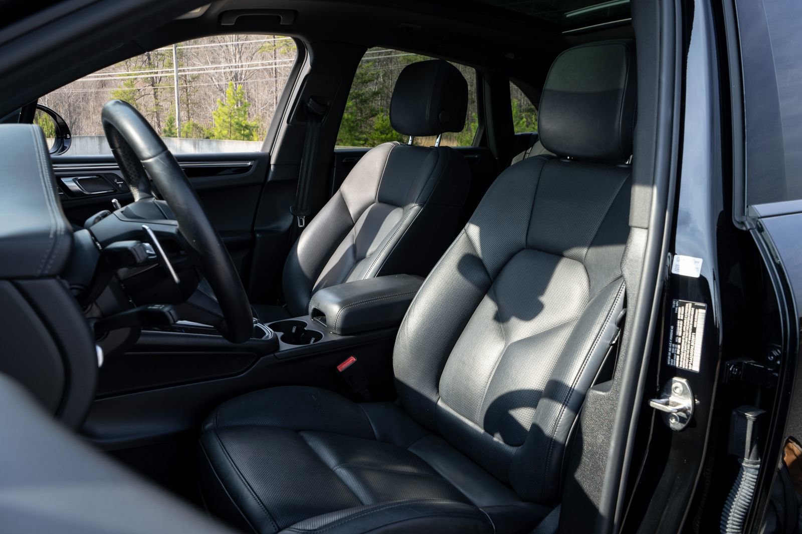 Used 2022 Porsche Macan Base w/ Premium Package Plus image 15