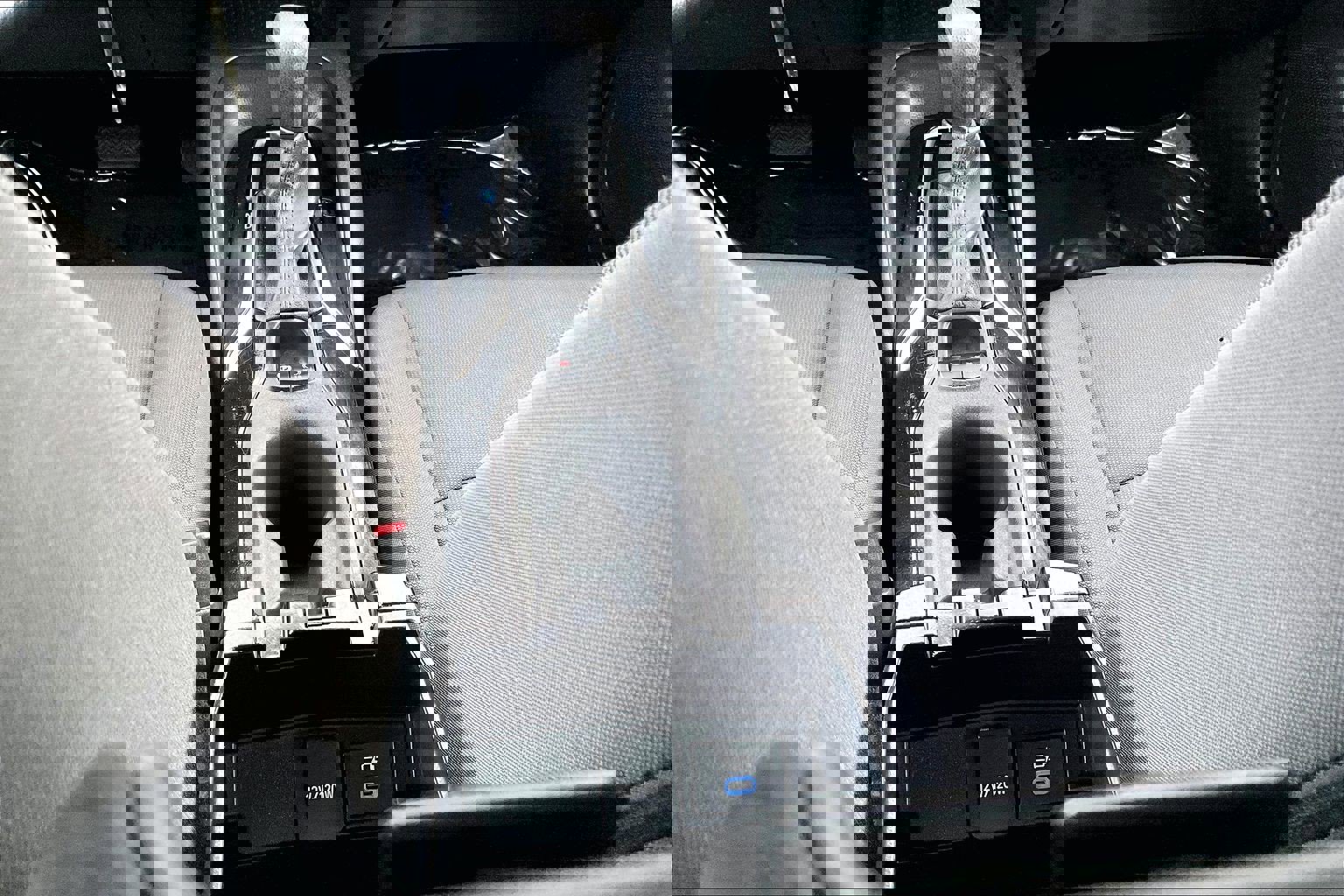 Used 2022 Toyota Corolla LE image 30