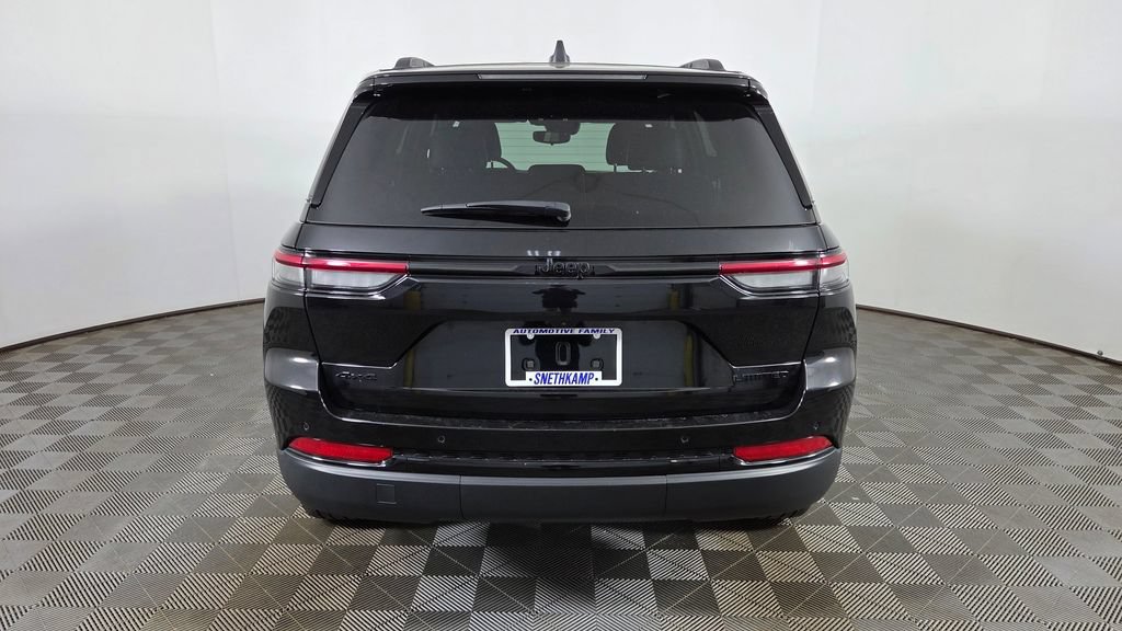 Used 2024 Jeep Grand Cherokee Limited w/ Black Appearance Package AWD/4WD image 8