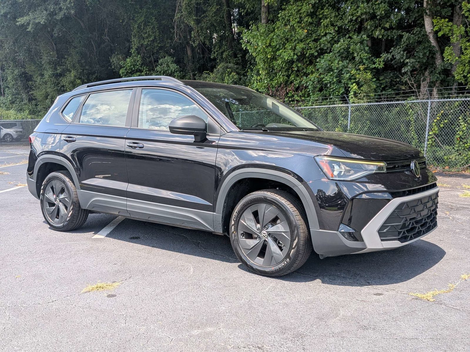 Used 2025 Volkswagen Taos S FWD image 2