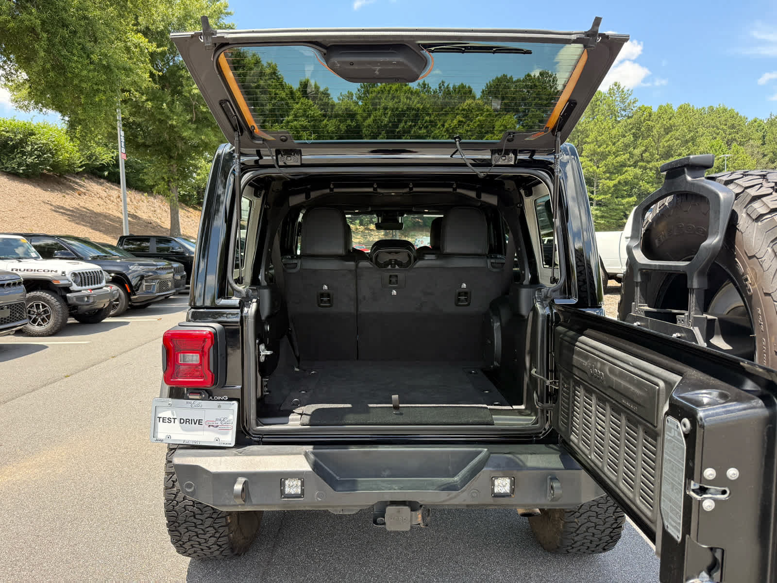 Used 2024 Jeep Wrangler Unlimited Rubicon AWD/4WD image 30
