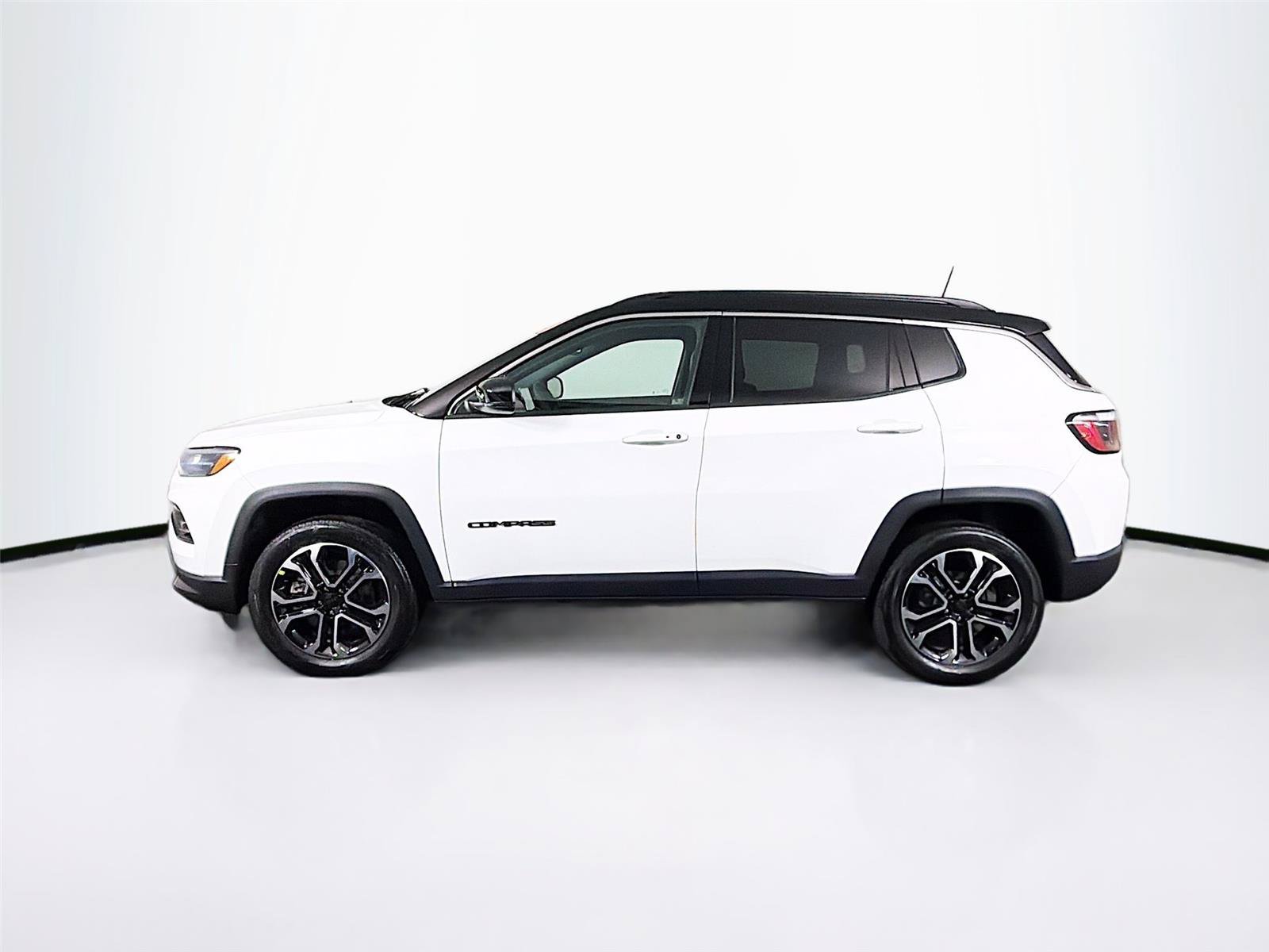 Used 2023 Jeep Compass Limited w/ Sun and Sound Group AWD/4WD image 8