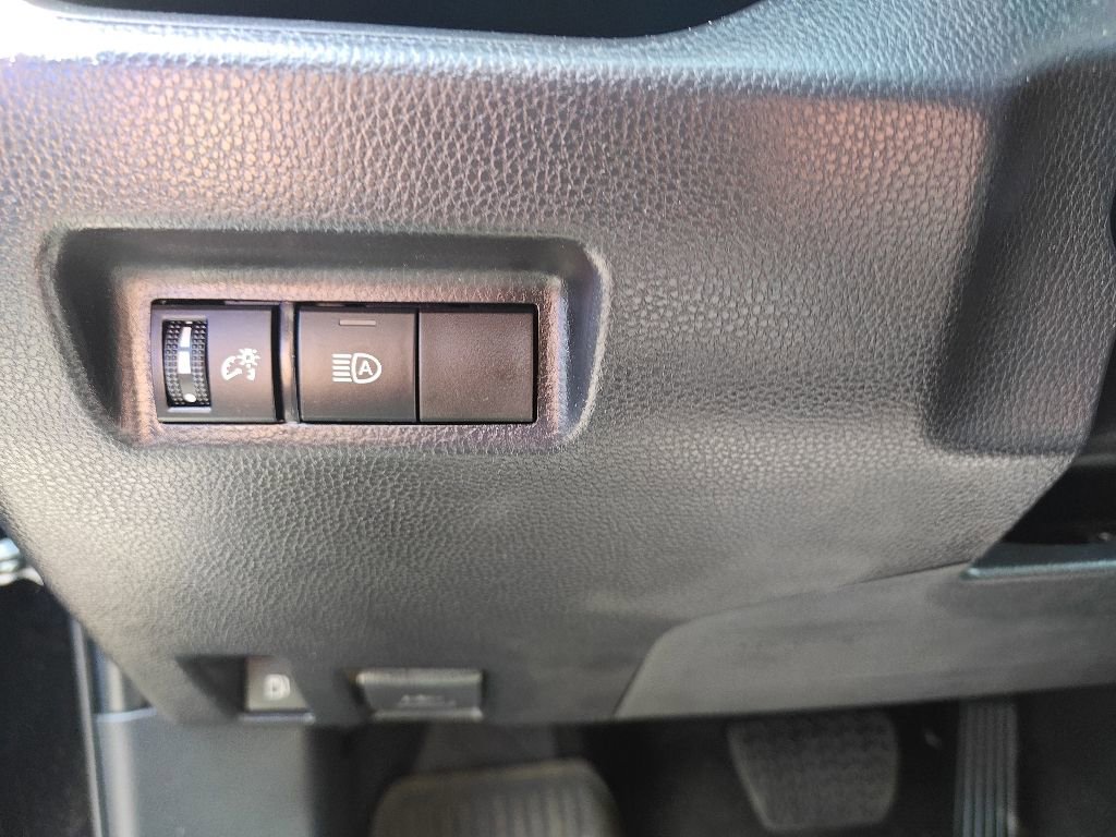 Used 2022 Toyota RAV4 LE AWD/4WD image 9