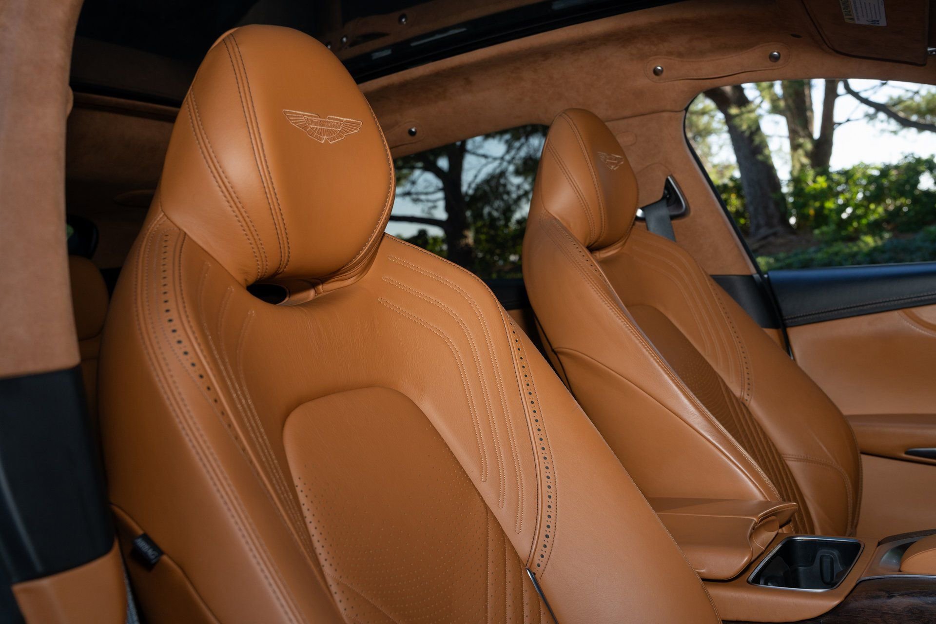 Used 2021 Aston Martin DBX image 16