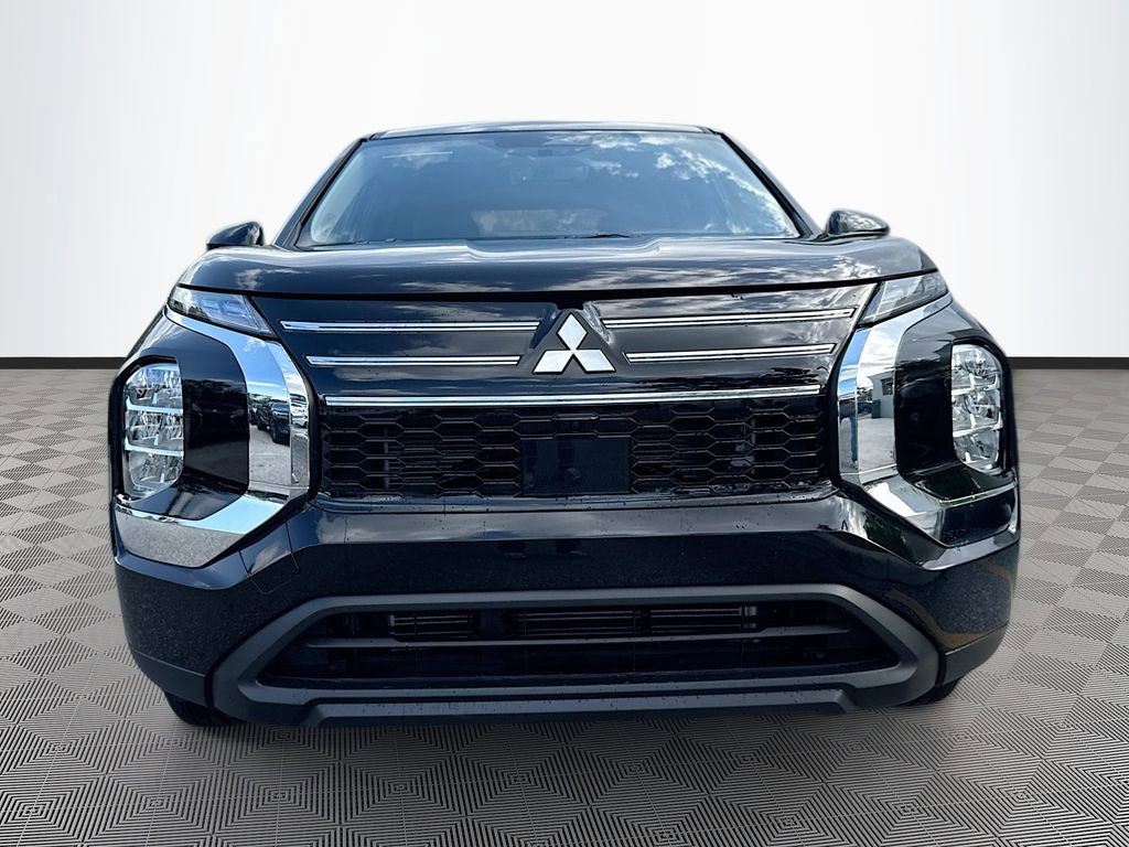 Used 2025 Mitsubishi Outlander ES image 2